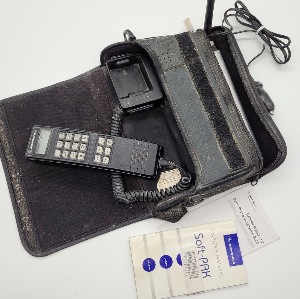 VINTAGE | Motorola Cellular Mobile & Carry Phone & carry case SCN2744A